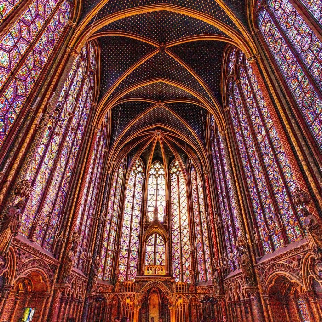 No words can describe this #church. Don’t forget to bring your #widelens . #saintchapelle…