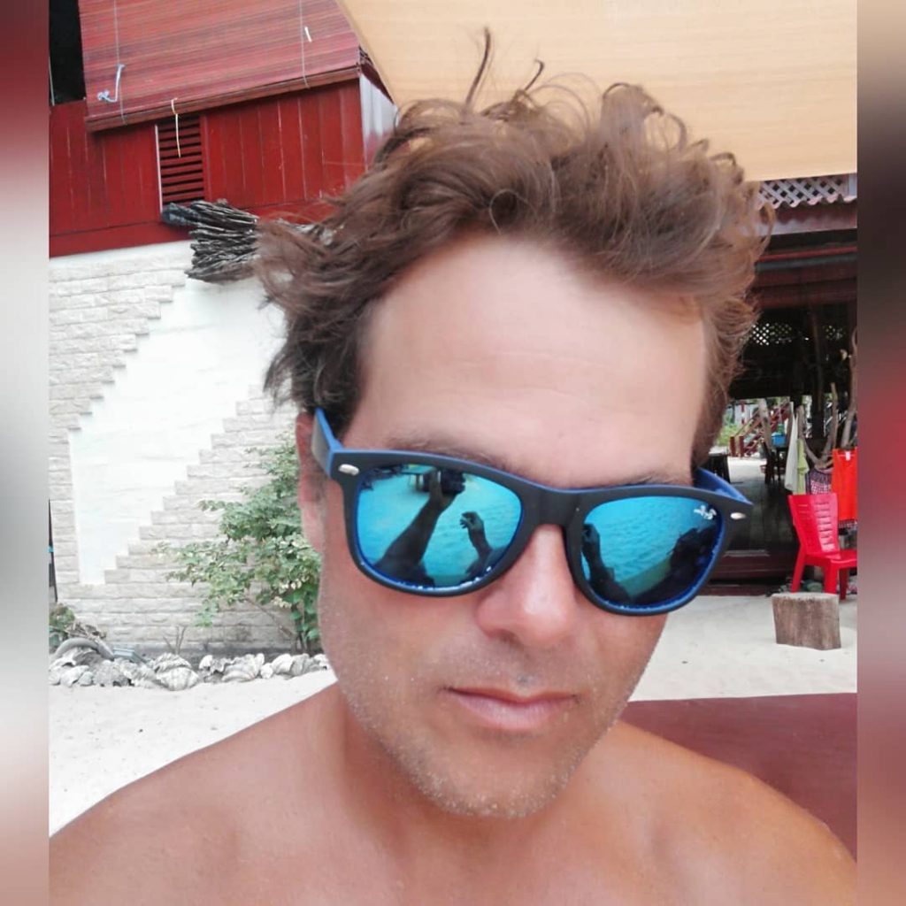 At My way to work = Going to the Beach :) #selfietime #selfie #meme&hellip;