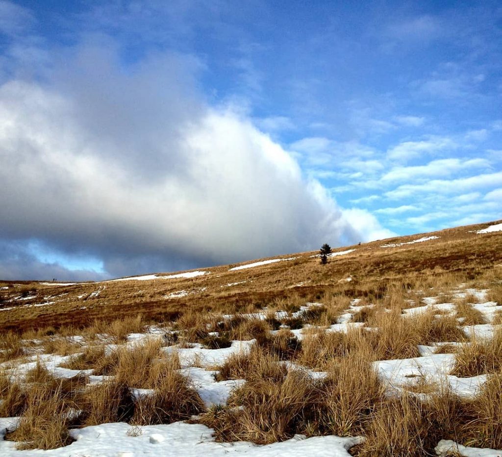 Bieszczady Mountains (Poland) #bieszczady #bieszczadymountains #bieszczadyzimą #polska #poland #góry #mountains #chmury #clouds #błękit #blue&hellip;