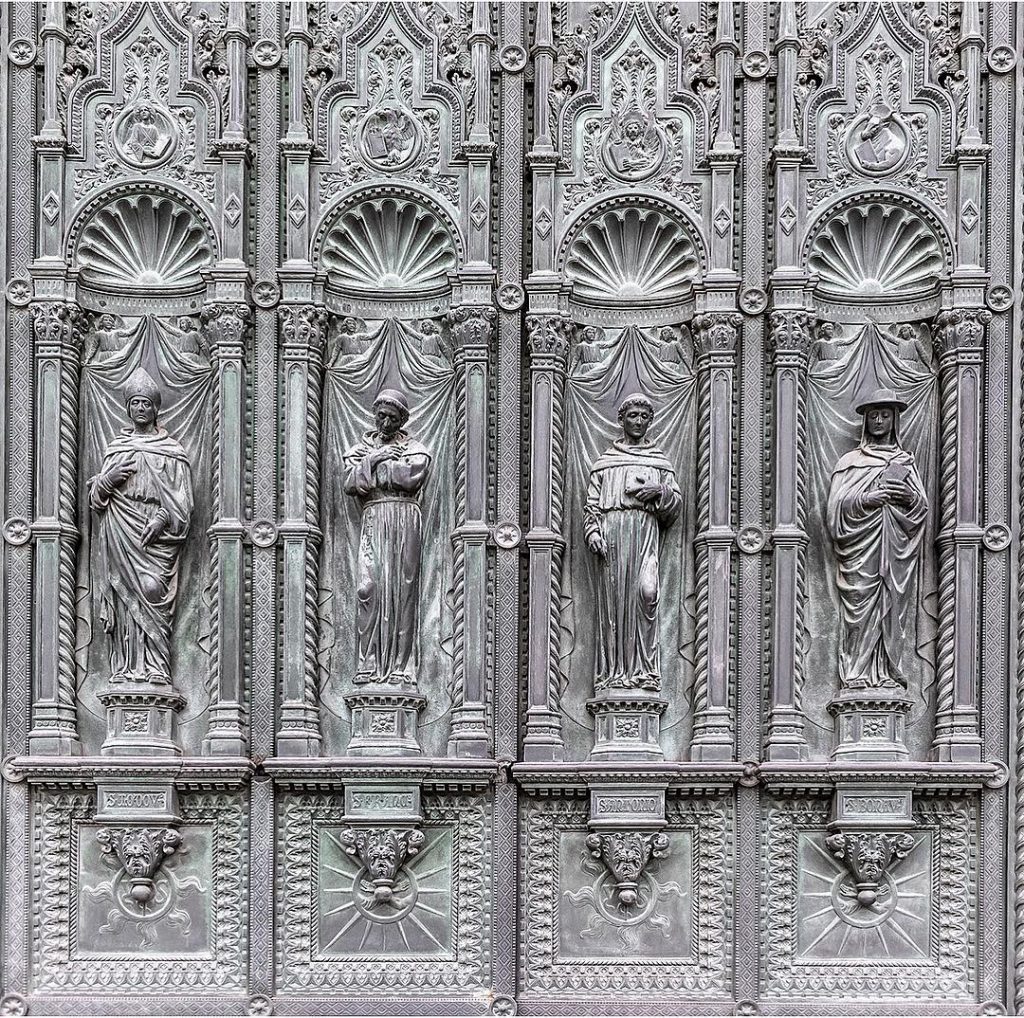 Close up cathedral doors #ig_europe #discover_vacations #hello_worldpics #moodygrams #travellingthroughtheworld #tlpicks #livetravelchannel #travelawsome #awesomepix #hello_worldpics&hellip;