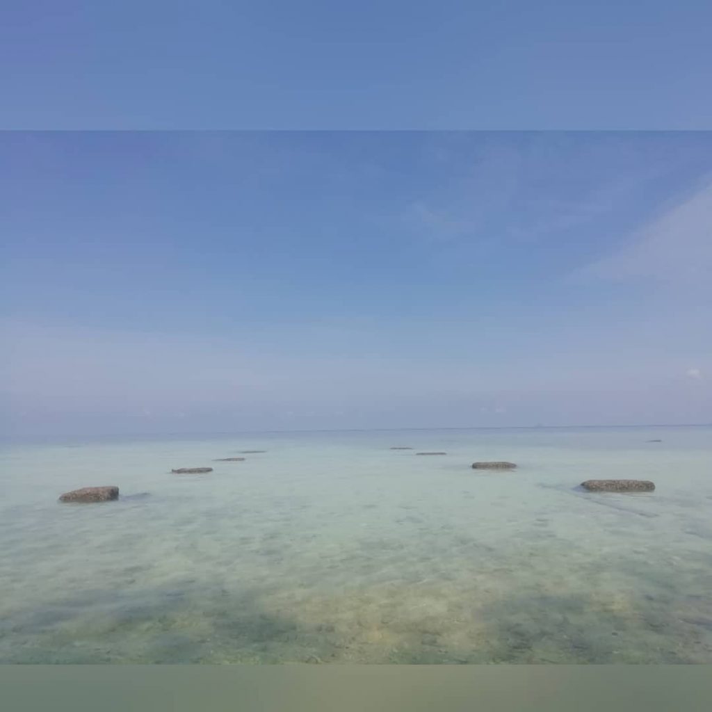 Foto says it all. A little paradise on earth. No filters used. #island #pulautioman&hellip;
