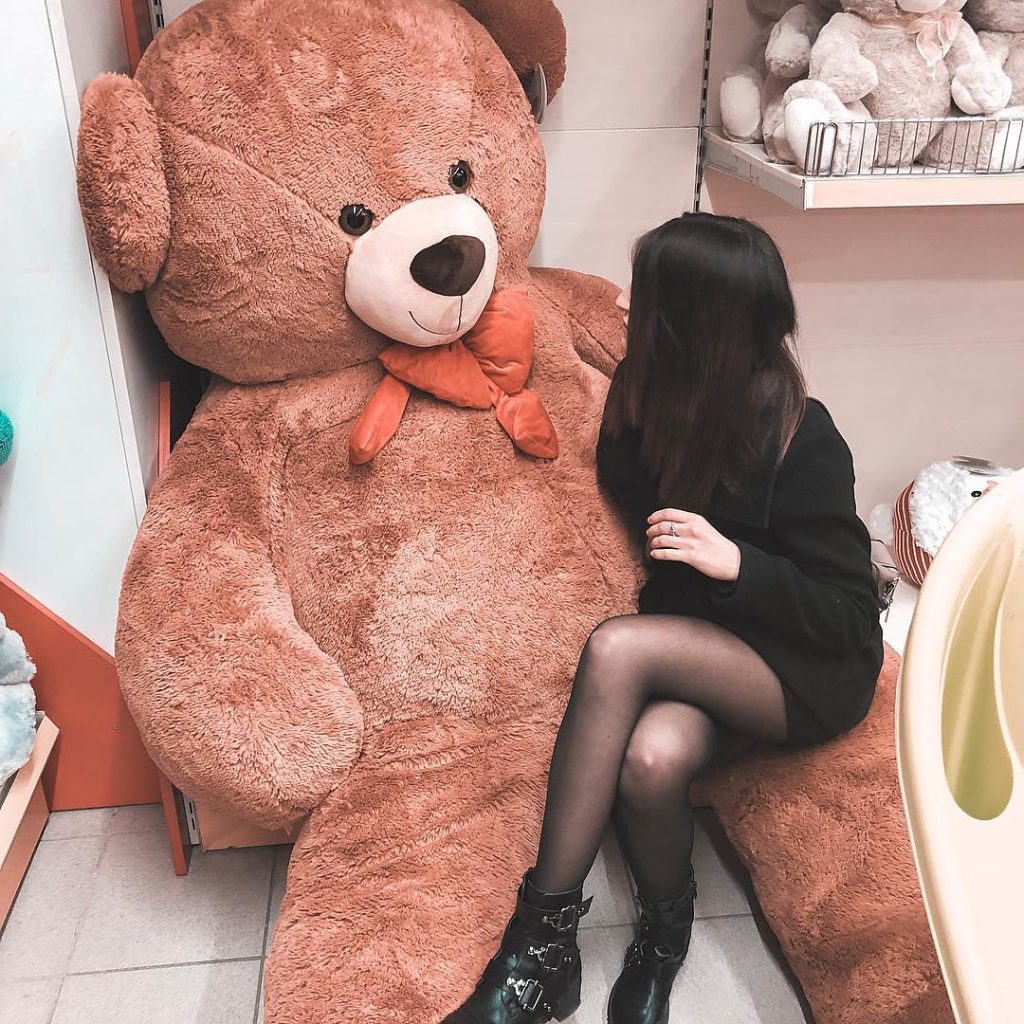 Chatting with my bestie ???? #bnesimppl #ootdguide #franziskaelea #blondesandcookies #teddybear