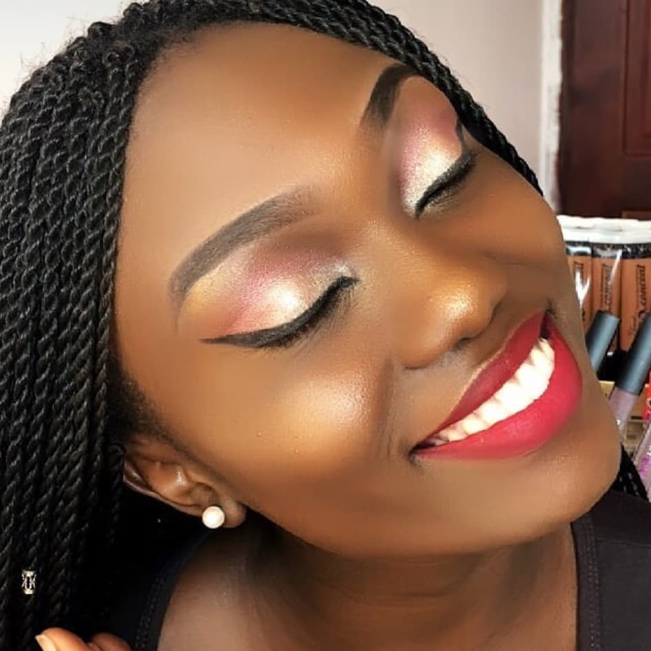 Cheers to the past years challenges En cheers To more years of self love&hellip;