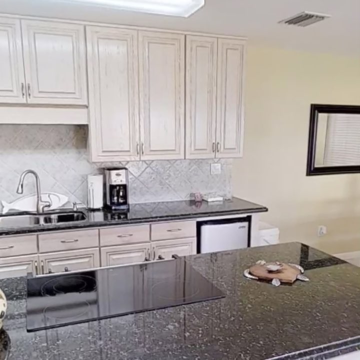 Here’s an inside look at “Rx Paradise”! A 2 bath condo in Marathon! This&hellip;