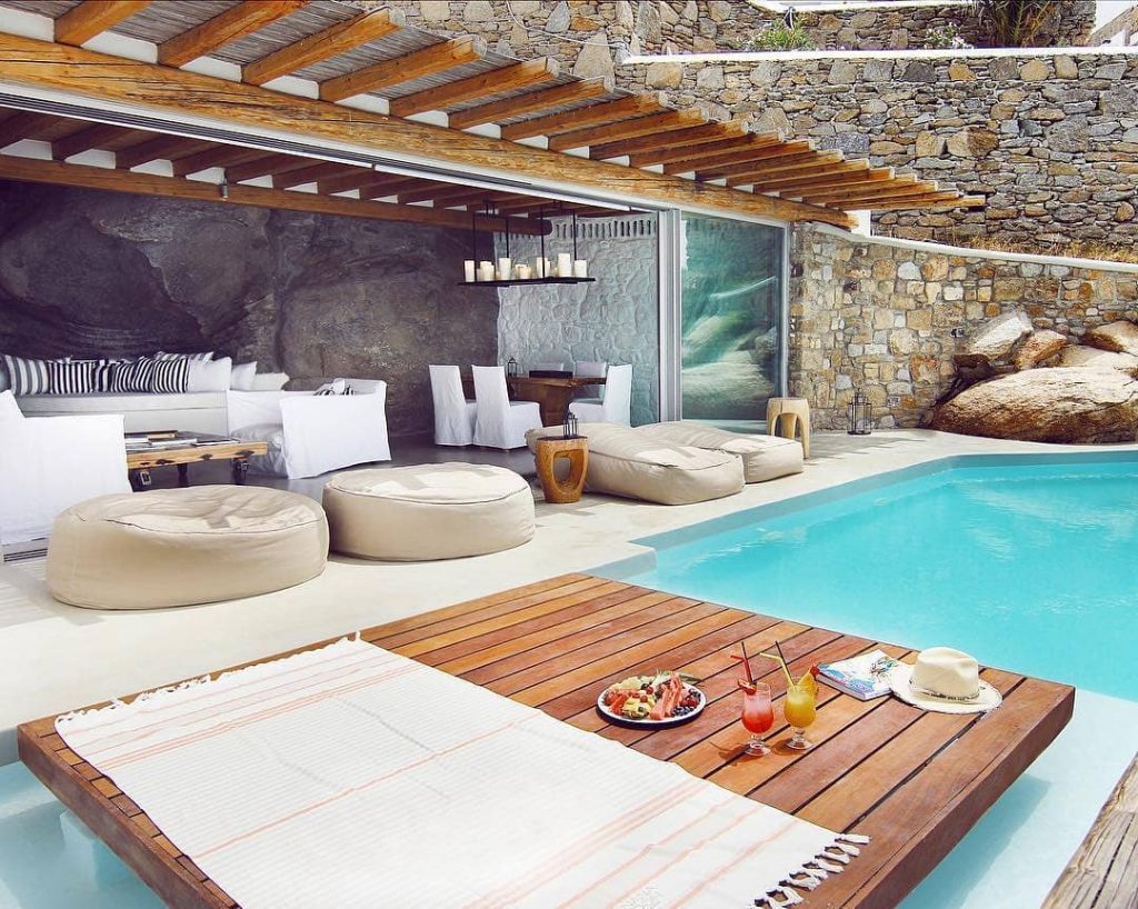 A little piece of heaven @cavotagoomykonos by @photography_moonchild #vacation #vacationmode #travelgoals #travel #travelholic #travelblogger…