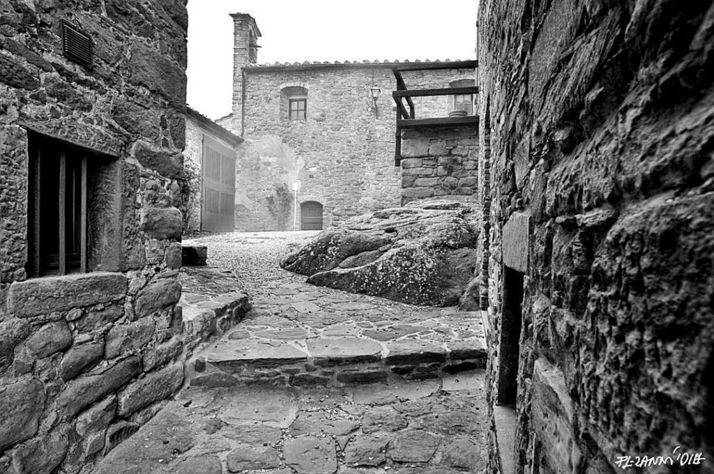 #fotartplgz #traveldestinations_ig #bnesimppl #biancoenerophoto #biancoenero Edited with: @carbonblackandwhite _ #travel #traveling #vacation #visiting #instatravel&hellip;