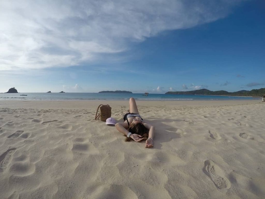 Missing the beach.️ #darlingescapes #travelbuddies #dametraveler #wonderfulworld #chasingsummer #sheisnotlost #beautifulmatters #beautifuldestinations #liveoutdoors #myhappyplace #myhappyfeet&hellip;