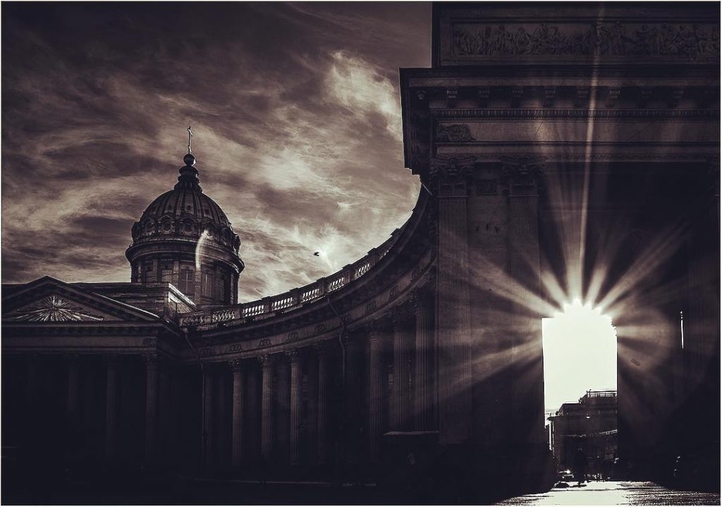 Sunset at Kazan Cathedral #ig_europe #discover_vacations #hello_worldpics #moodygrams #travellingthroughtheworld #tlpicks #livetravelchannel #travelawsome #awesomepix #hello_worldpics&hellip;