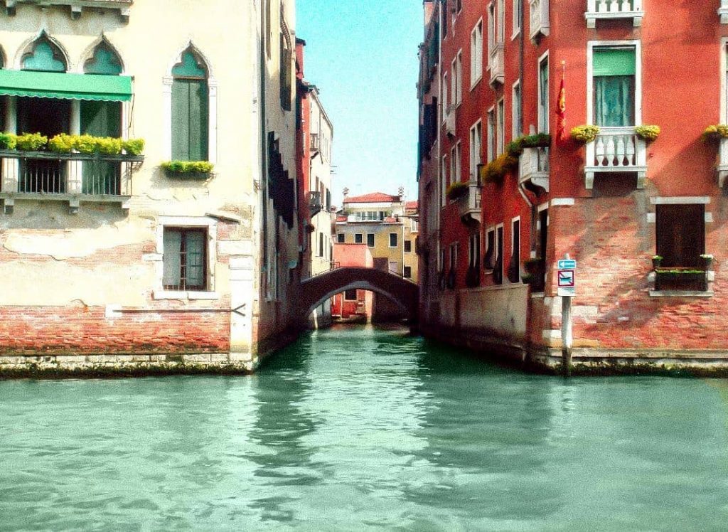 Peaceful Venice ???????????????????????????????????????? #venice #venezia #italy #italian . #trip #travel #travelholic #europe . #travelblogger&hellip;