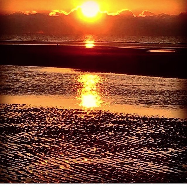 “sound of silence” . #earthscope #sunset #bnesimppl #evening #northsea #beachwalk #walk #walking #hike #hiking&hellip;