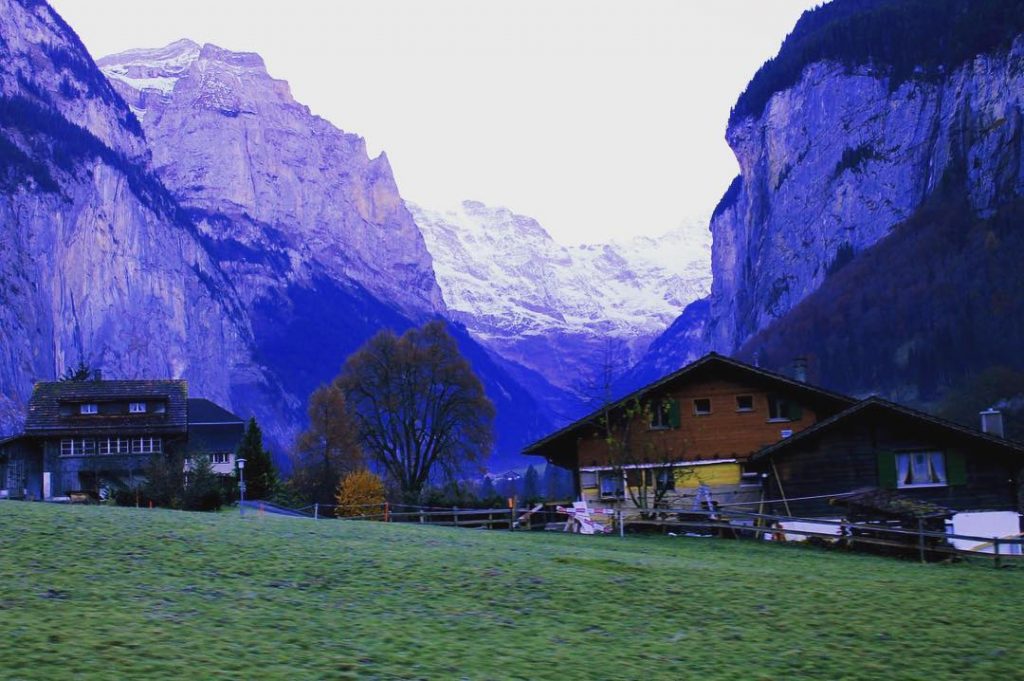 The view #switzerland #switzerland???????? #switzerland_vacations #naturephotography #canon #photography #photo #photographer #photooftheday #trainphoto #whileintrain #house&hellip;