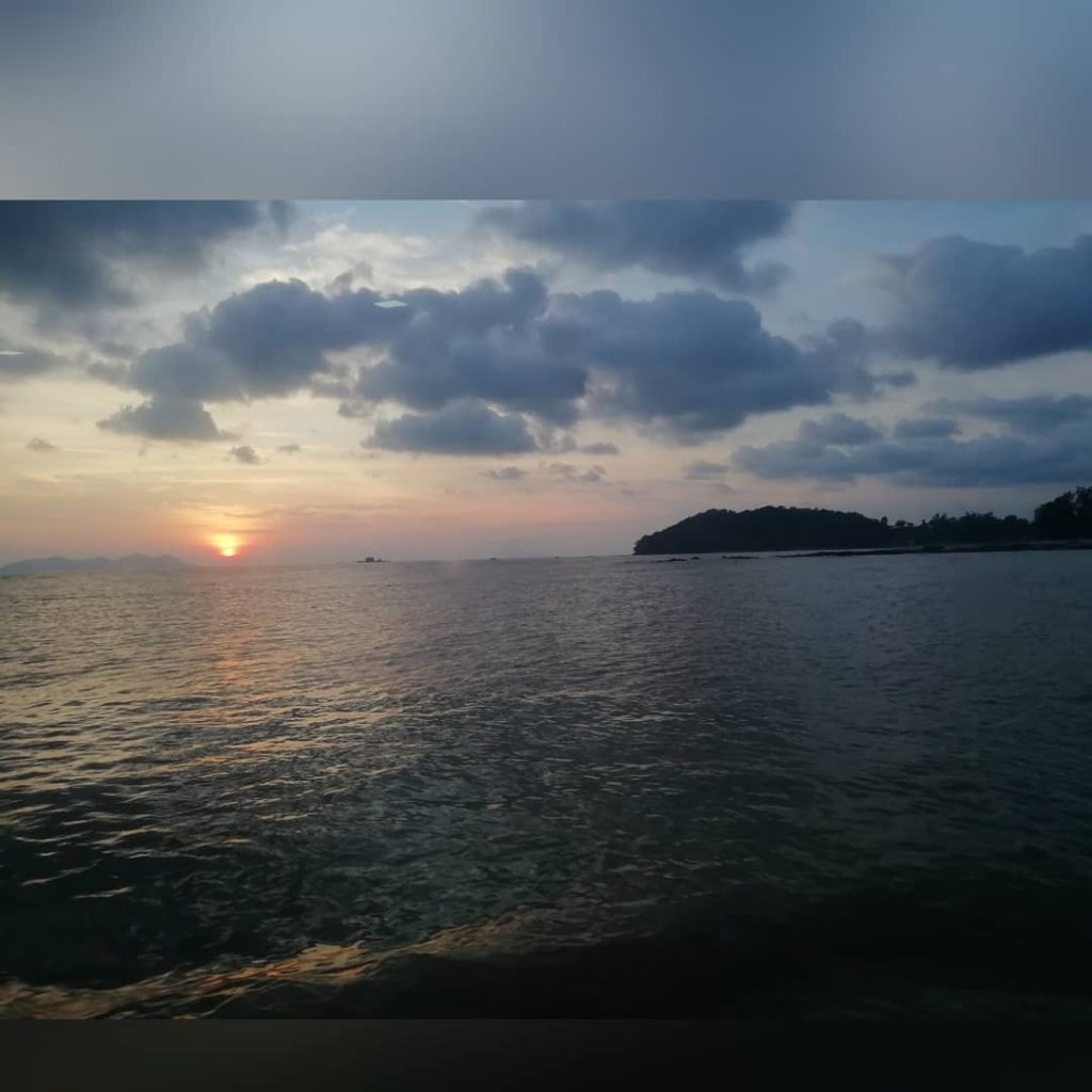 GOODMorning No filters used. #sunrise #sunrise_sunset_photogroup #sunrises #goodmorning #godmorgen #malaysia #asia #morning #sea #water&hellip;