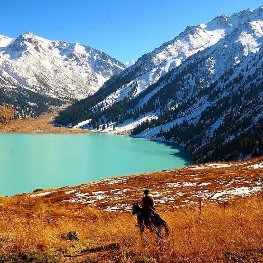 Высокогоорное Большое Алматинское озеро находится на высоте около 2500 метров над уровнем моря. Белоснежные&hellip;