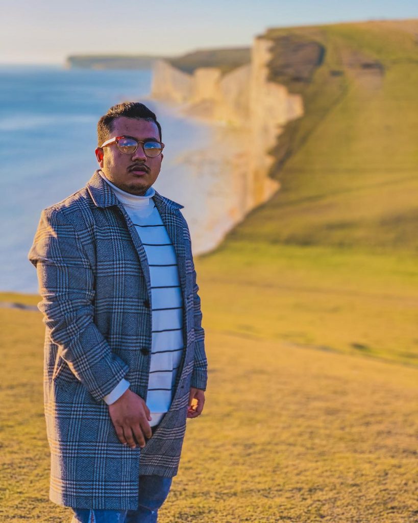 I am insecure about my hand so I hid it