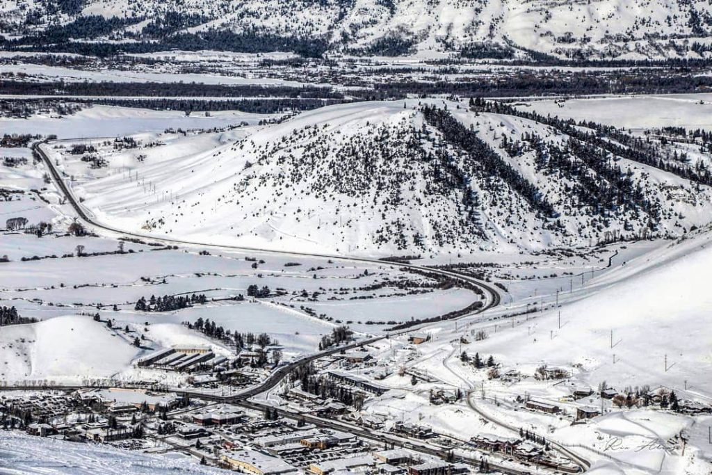 View of #jacksonhole from #snowkingmountain . . . #photography #photo #beautiful #instagood #picoftheday #mountains&hellip;
