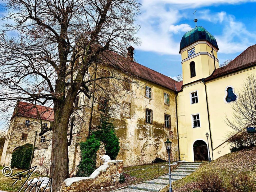 Lost place @ #beautiful #mannor #history #teublitz #lefttorot #herrenhaus #hidden #ghosttown #instagood #instatravel #old&hellip;