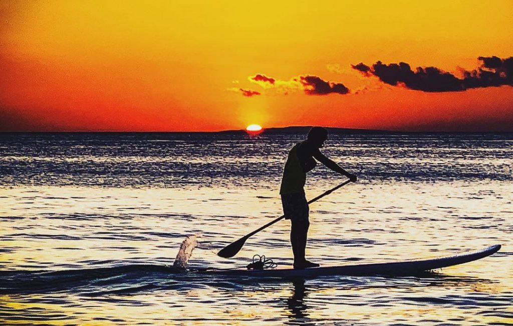 Sunset in Boracay ◾️⬜️◾️⬜️◾️⬜️◾️⬜️◾️⬜️◾️⬜️◾️⬜️ #boracayisland #explorephilippines #philippines???????? #bangka #philippinebeaches #sunset #cityescape #islandlife #musttravelph #instapinoy&hellip;