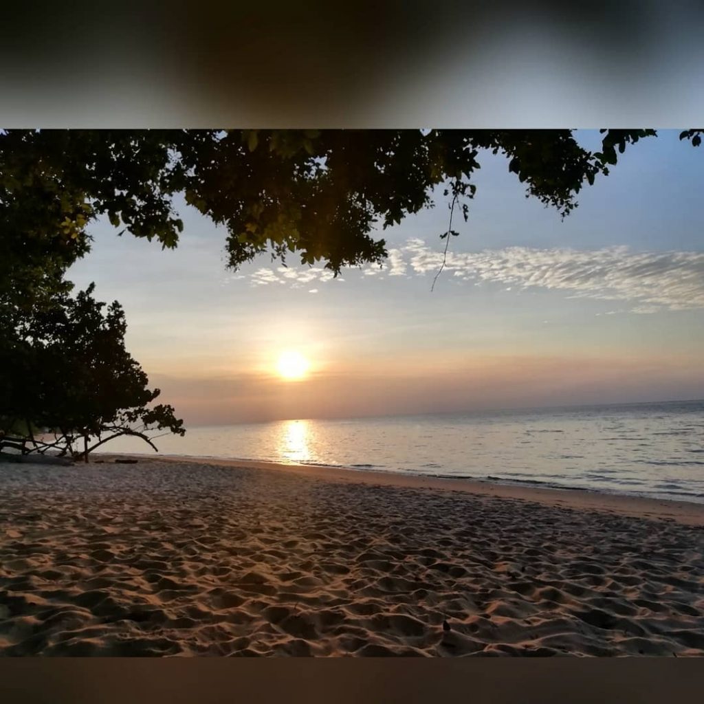 Sunset at Pulau Tioman just in front of the place i stay No filters&hellip;
