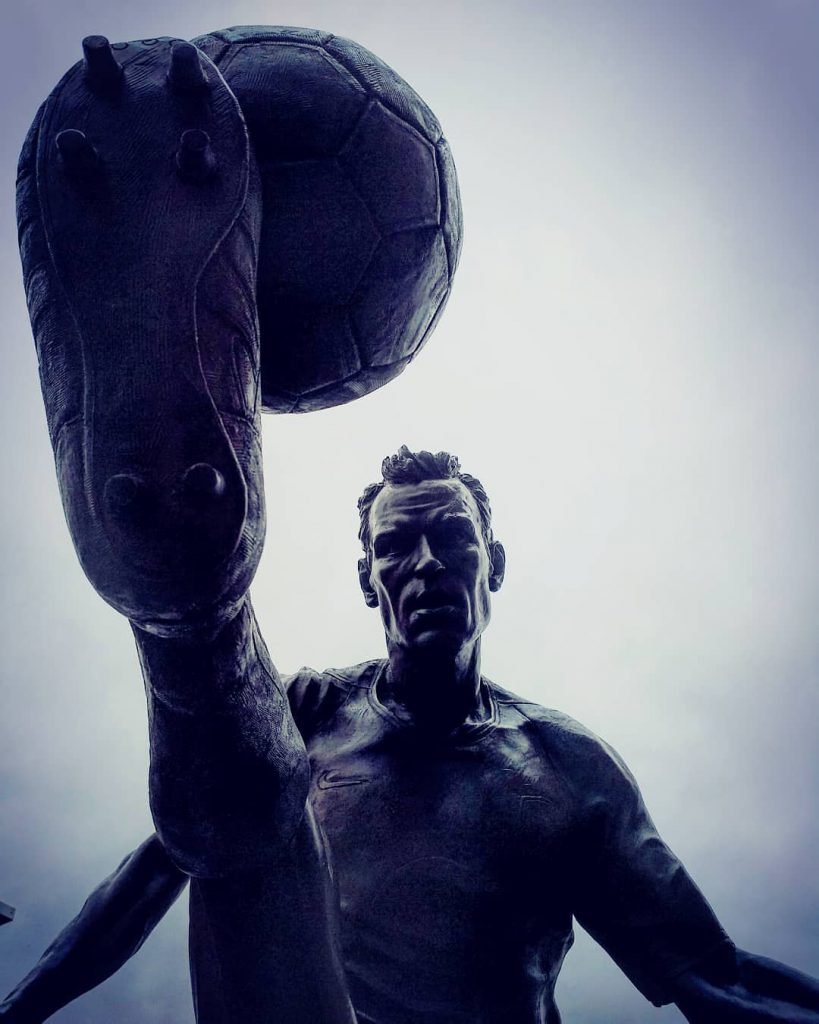 Dennis Bergkamp #emirates #emiratesstadium #arsenal #premierleague #football #footballgrounds #instatravel #igtravel #travel #traveldaily #londres #inglaterra&hellip;