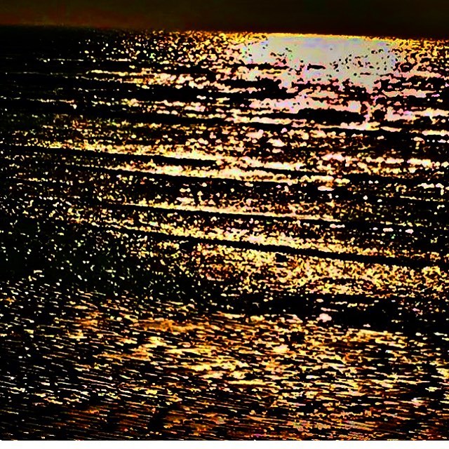 “gold and silver” . #earthscope #northsea #sunset #evening #walk #beachwalk #walking #hike #hiking #hikingadventures…