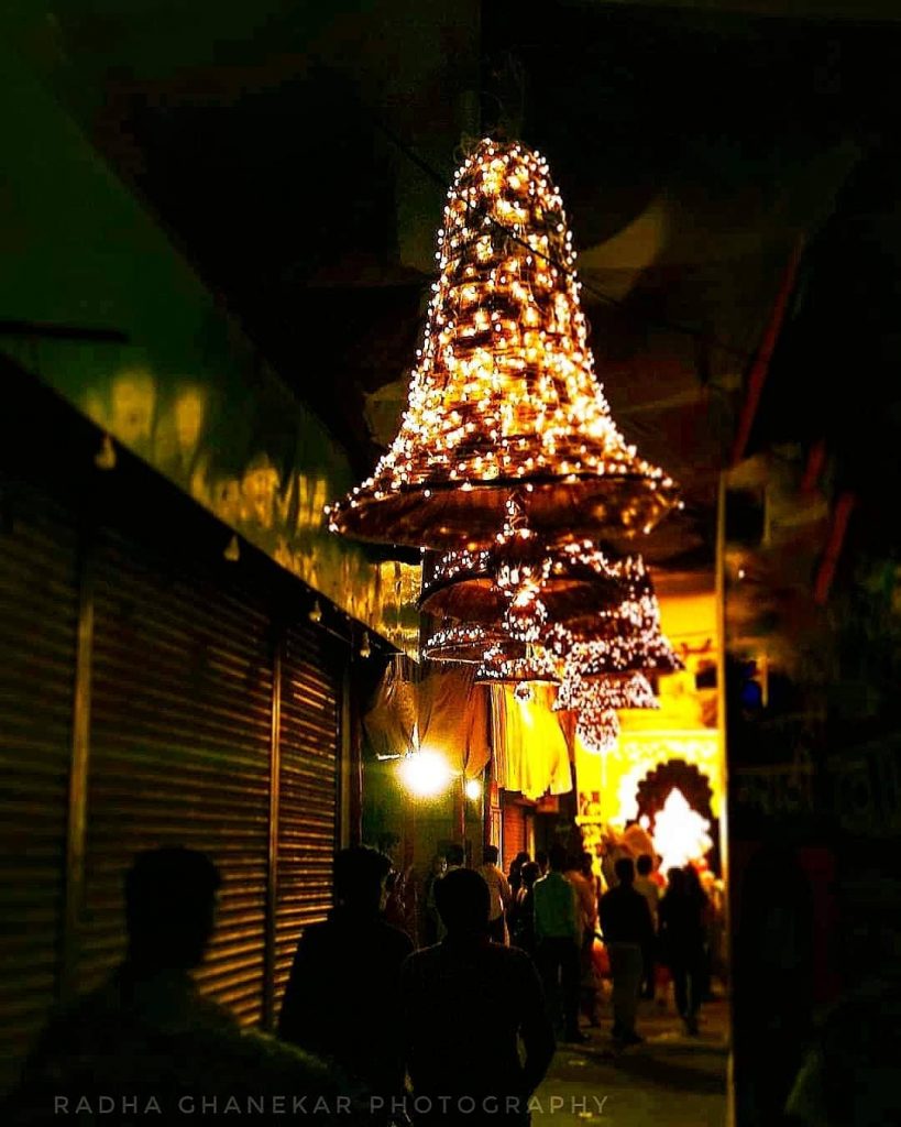 #festival #festivalfashion #lights #shimmerandshine #lane #photography #nightphotography #quickclick #photographyaddic #explore #view #bnesimppl