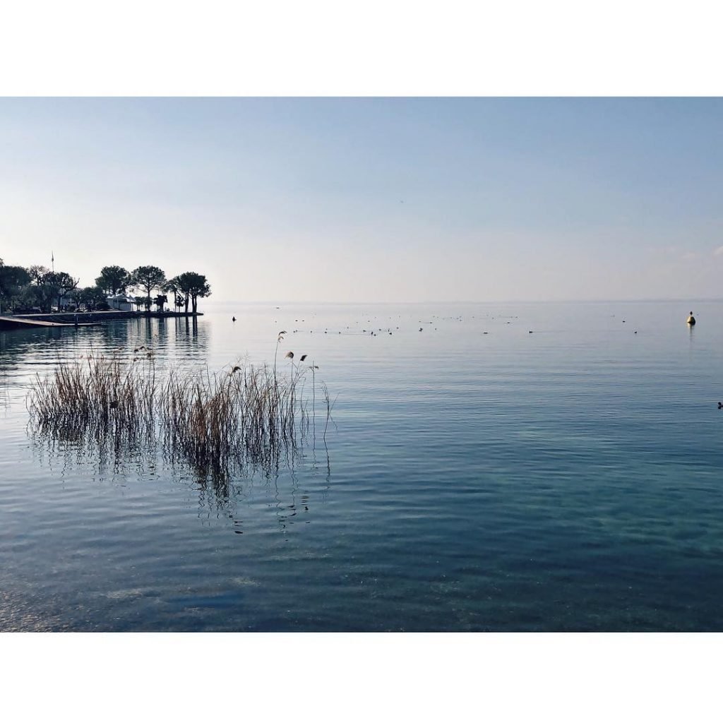 wish we could turn back time #lagodigarda #bardolino #adventure #adventuretime #girls #girlstrip #lovelife #italy…