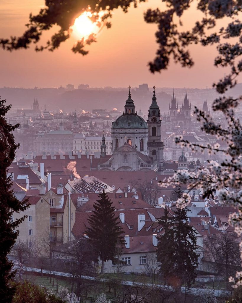 jarní východ wonderful_prague #europestyle_czechrepublic #toppraguephoto #kings_hdr #visitcz # #canonczsk #discovery_earthpix #discovery #topeuropephoto #citybestpics #travelmore&hellip;