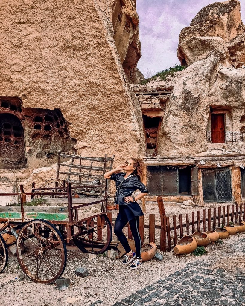 Приглашаю со мной на бесплатный @kurs_krasivogo_blogerstva Темы – lifestyle, travel, видео и IGTV. Сотрудничество&hellip;