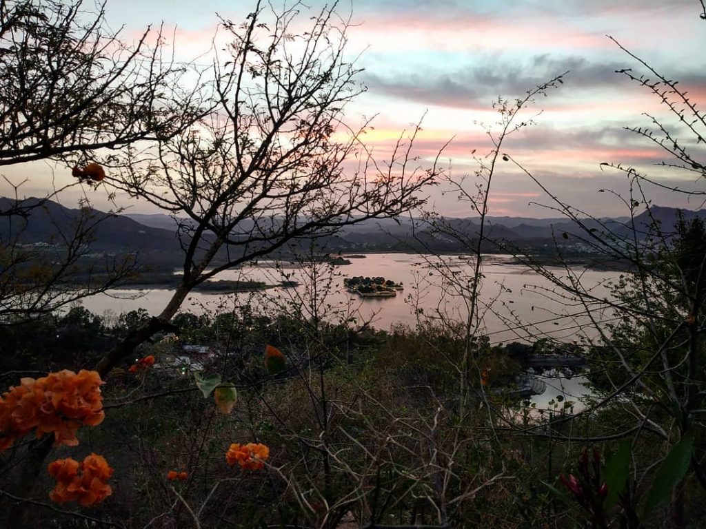 Good Evening Udaipur #traveling  #instaudaipur #traveldeeper  #wanderlust  #worldtravelpics  #theoutbound  #instagood  #beautiful  #photowall  #india  #landscape &hellip;