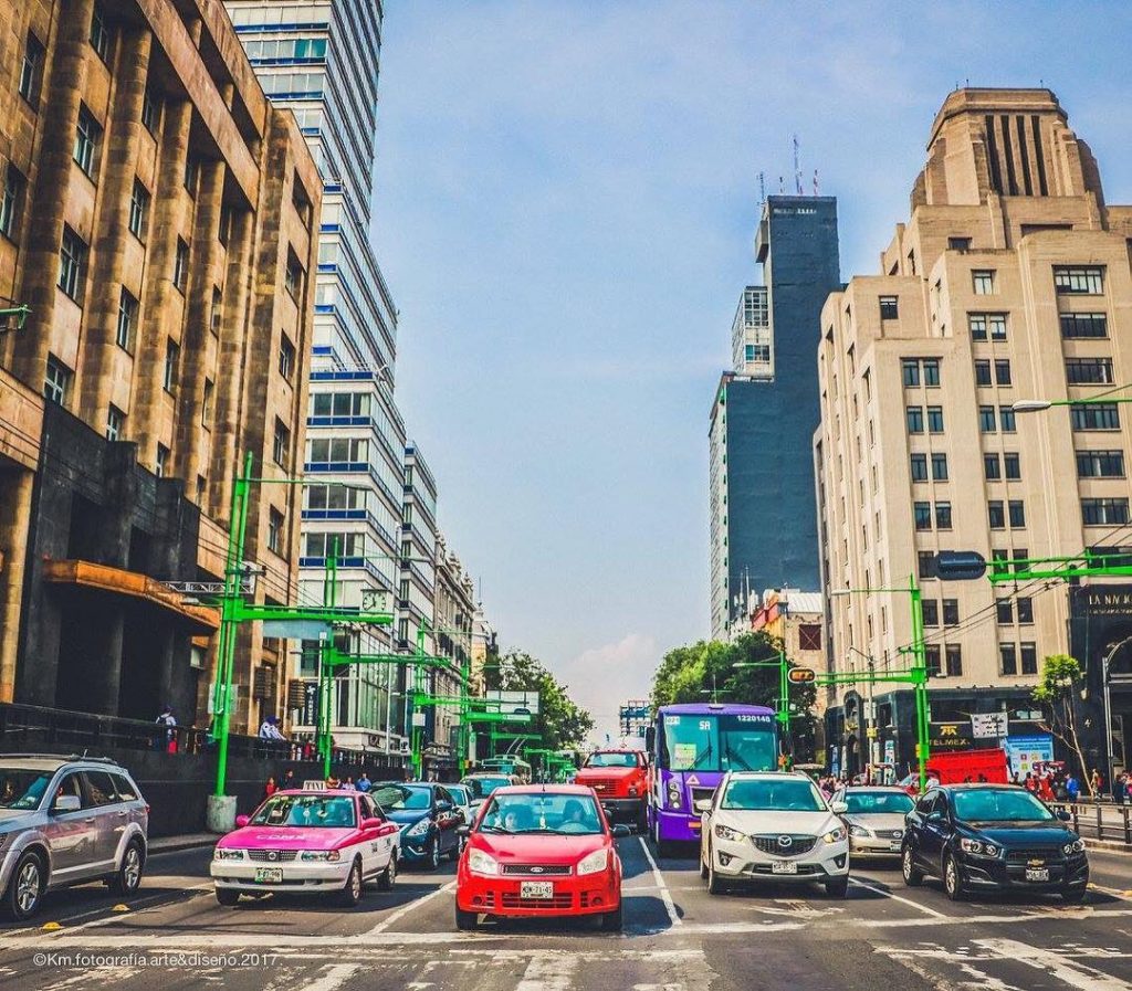 Ciudad de México #mexicocity #mexico #streetlife #coloresdemexico #mexicoesmagia #capturamexico #igersdf #carslovers #caminandomexico #travelphotography #travelmexico&hellip;