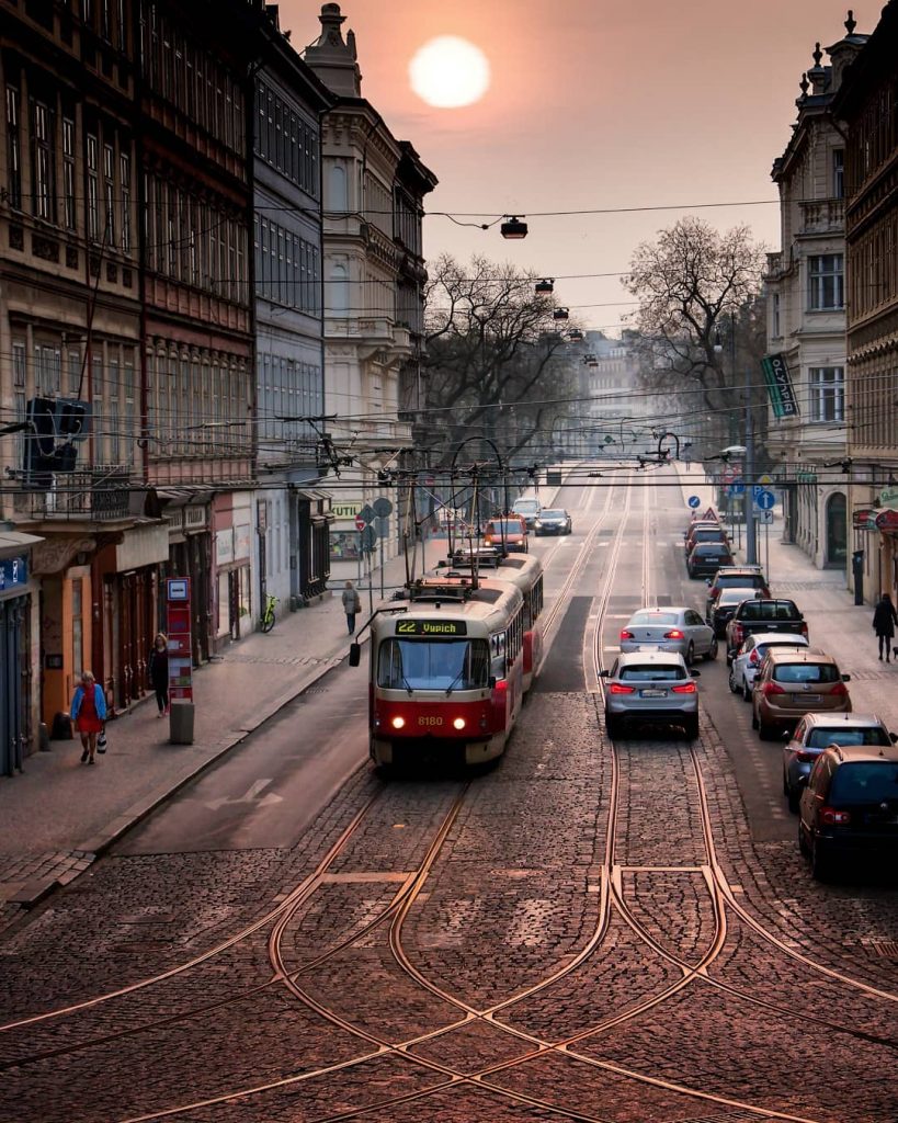 Újezd v ranní “špičce”.. #wonderful_prague #europestyle_czechrepublic #toppraguephoto #kings_hdr #visitcz # #canonczsk #discovery_earthpix #discovery #topeuropephoto…