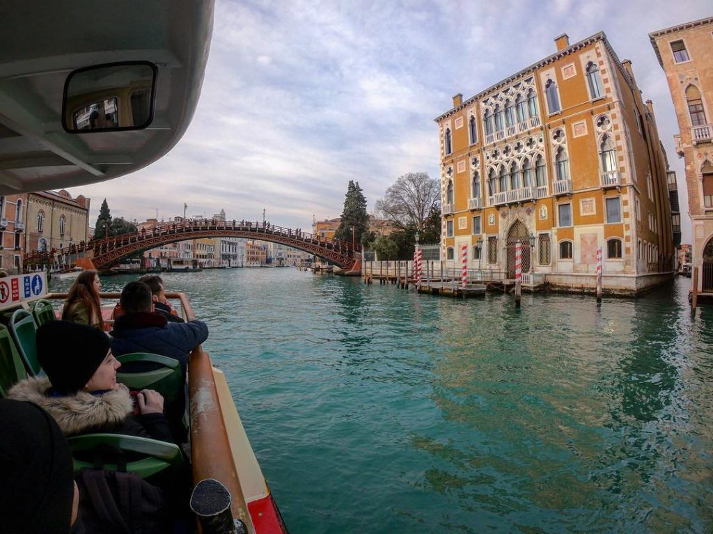 POINT OF VIEW #venice #venezia #pontedellaccademia #italy #italia #gopro #goproplaneta #goproplanet #travel #travelphotography #travelblogger…