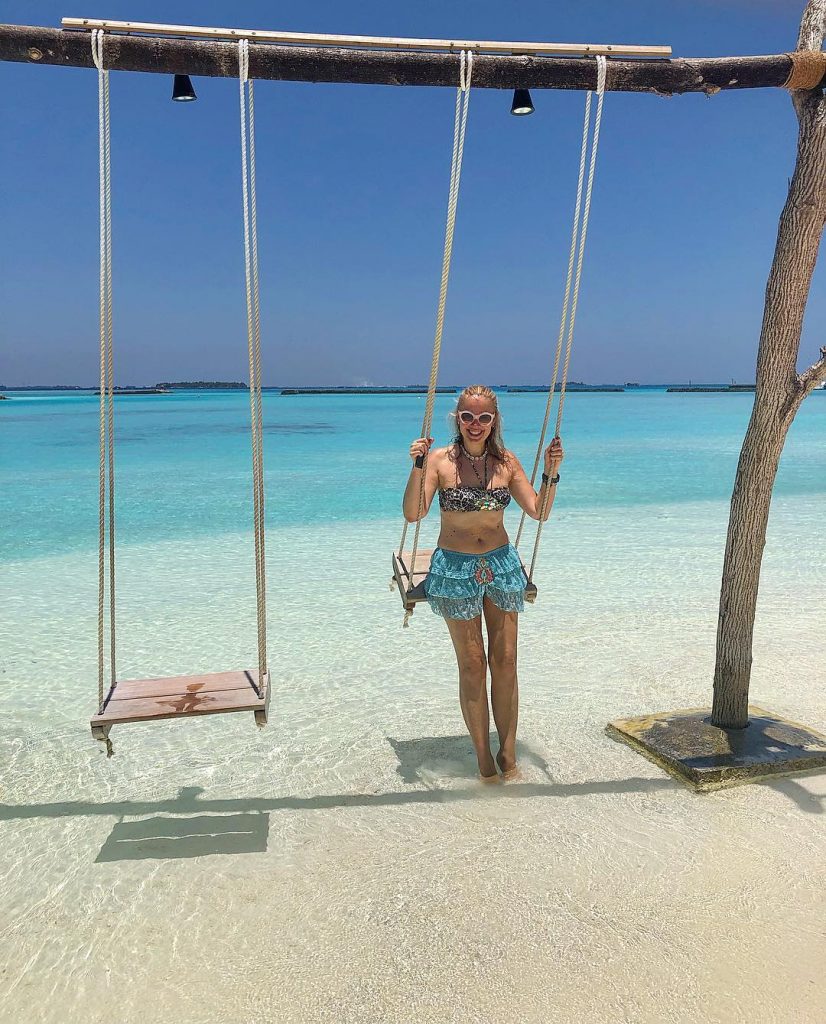 All shades it blue! • • • • #bnesimppl #bloggerslife #mylook #travelgirl #outfitpost #fashionpost&hellip;