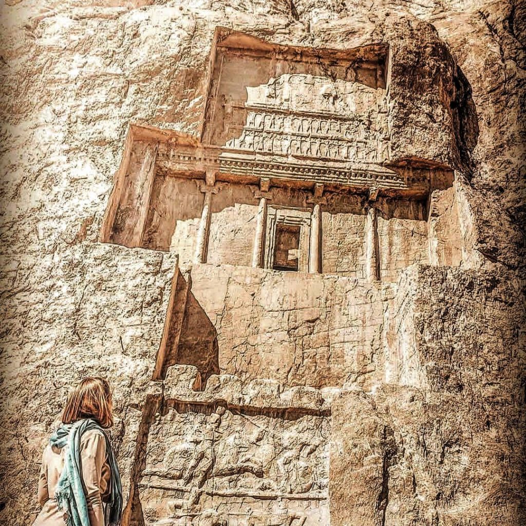 Trip,iran⬇️⬇️ aqsh-e Rustam is the necropolis of the Achaemenid dynasty (c. 550–330 BC), with four large tombs cut high…