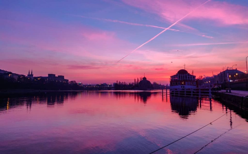 #Sunrise over the Vltava River after a bit of techno on a boat #cityscape&hellip;