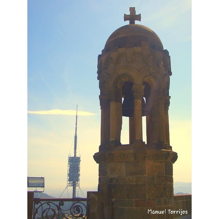 Torre de Collserola desde el Tibidabo. . . #catalunya_natura #bcn #fotourbana #travelbarcelona #barcelona #visitbarcelona…