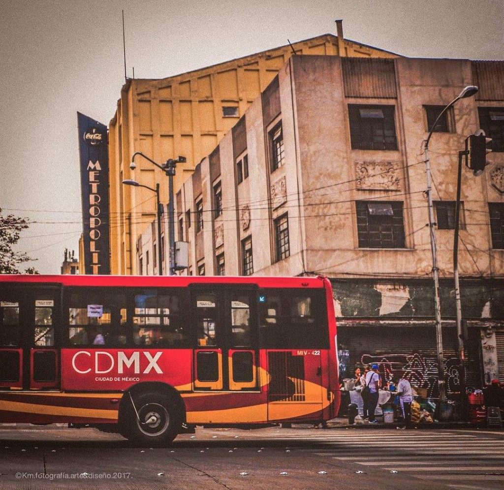 Ciudad de México #mexicocity #mexico #streetlife #coloresdemexico #mexicoesmagia #capturamexico #igersdf #carslovers #caminandomexico #travelphotography #travelmexico&hellip;