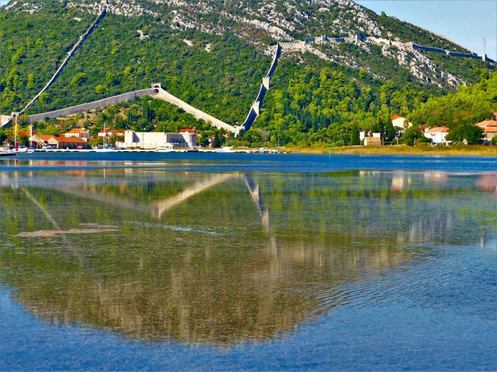 Bienvenue sur la grande muraille de Bien moins longue que sa cousine chinoise, la&hellip;