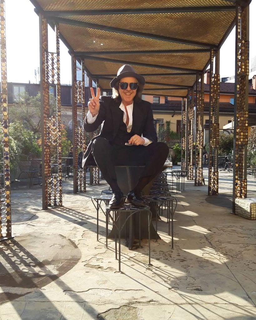Sunbeams found me #sunbeams #raggidisole #riseandshine #milanocityufficiale #instabeauty #instagood #hat #longhairman #lifestyleblogger #bloggerstyle #blowup…