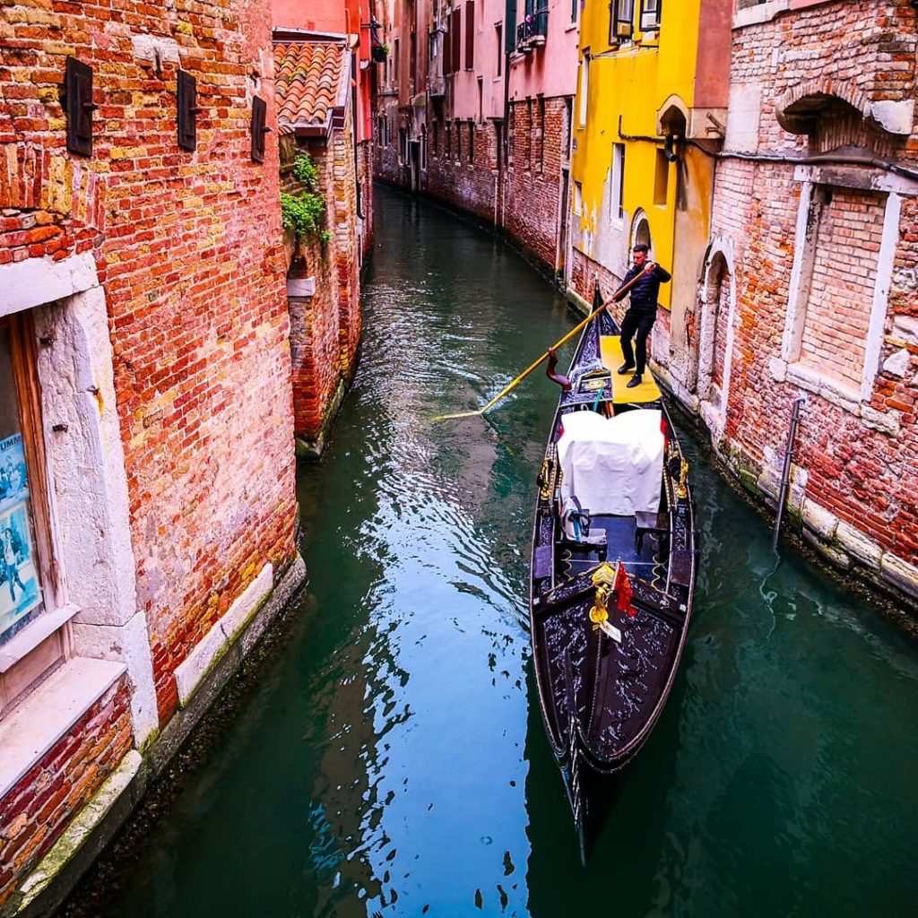 #travel #traveling #photooftheday #travelinglady #letsgoeverywhere #backpacker #backpackers #travelgirl #traveladdict #girlswhotravel #darlingescapes #lovetotravel #thetravelwomen #dametraveler&hellip;