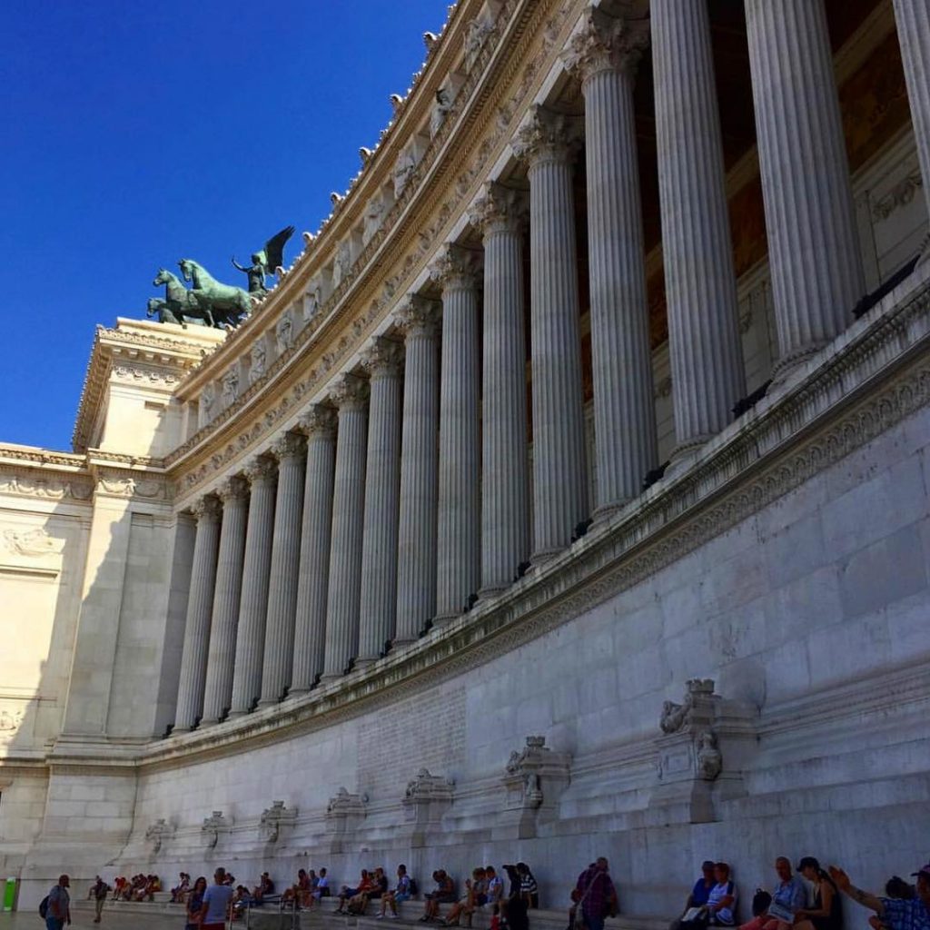 Монумент Витториано расположен на склоне Капитолийского холма в Риме и посвящен первому королю объединенной&hellip;