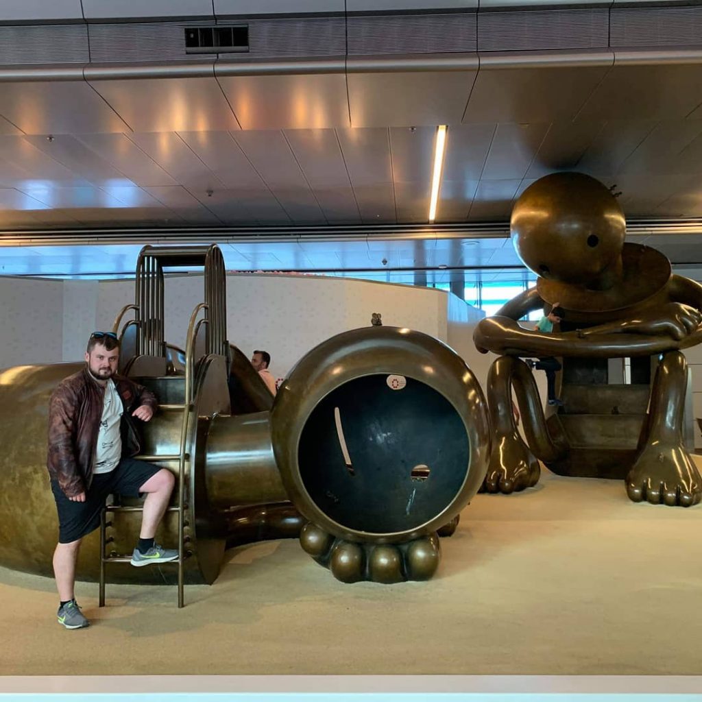 #DOHA #QATAR #sculpture #lovetravel #bnesimppl #travelphotography #travelblogger