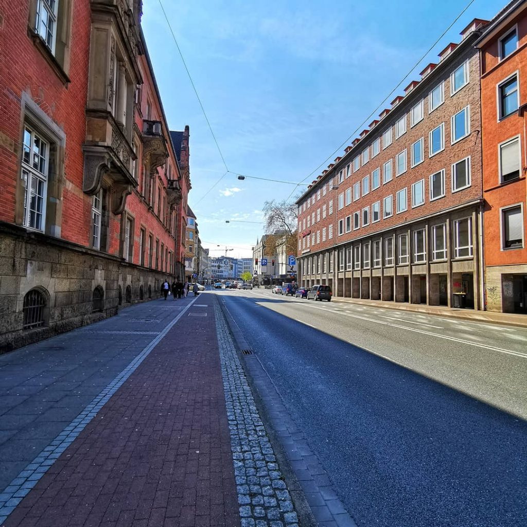 #capturedonhuawei #huaweimobile #p30pro #the_mobile_gallery #bnesimppl #travelgram #photography #street #streetphotography #building #way #sun #enjoy #travelblogger