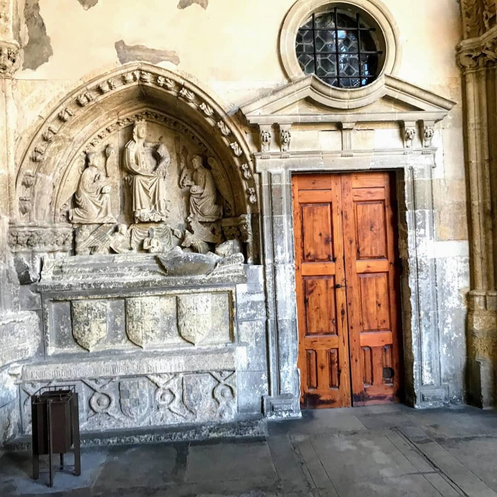 Claustro de la Catedral de León #travel #video #viajes #cultura #historia #travelgram #instagramers #discovereurope&hellip;