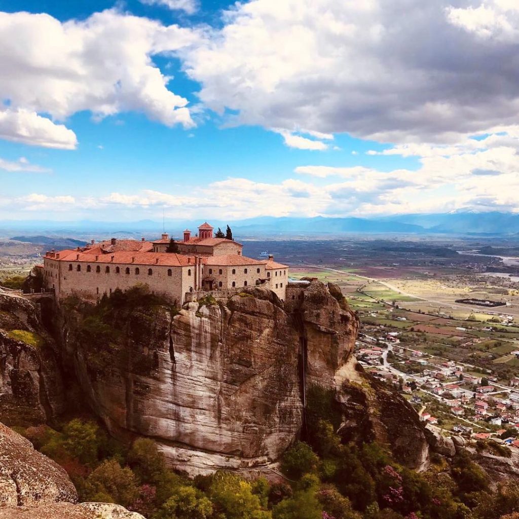 Монастыри Метеоры одни из самых ярких достопримечательностей Греции и называются от греческого Μετέωρα, что&hellip;
