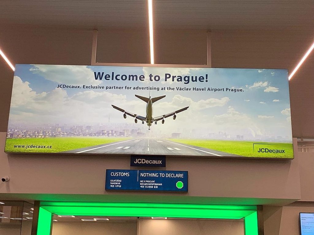 ???????? Praga, capital da República Tcheca, é cortada pelo rio Vltava. Apelidada de “a&hellip;