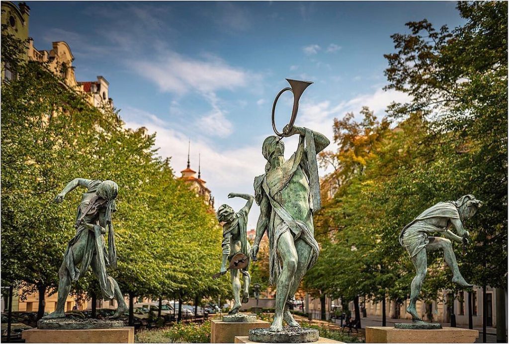 Rivers. Yes, these statues symbolize the biggest rivers of the world #ig_europe #discover_vacations #hello_worldpics&hellip;
