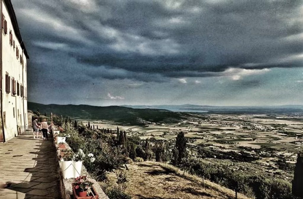 #fotartplgz #bnesimppl #traveldestinations_ig #valdichiana Edited with: @carbonblackandwhite _ #travel #traveling #vacation #visiting #instatravel #instago…