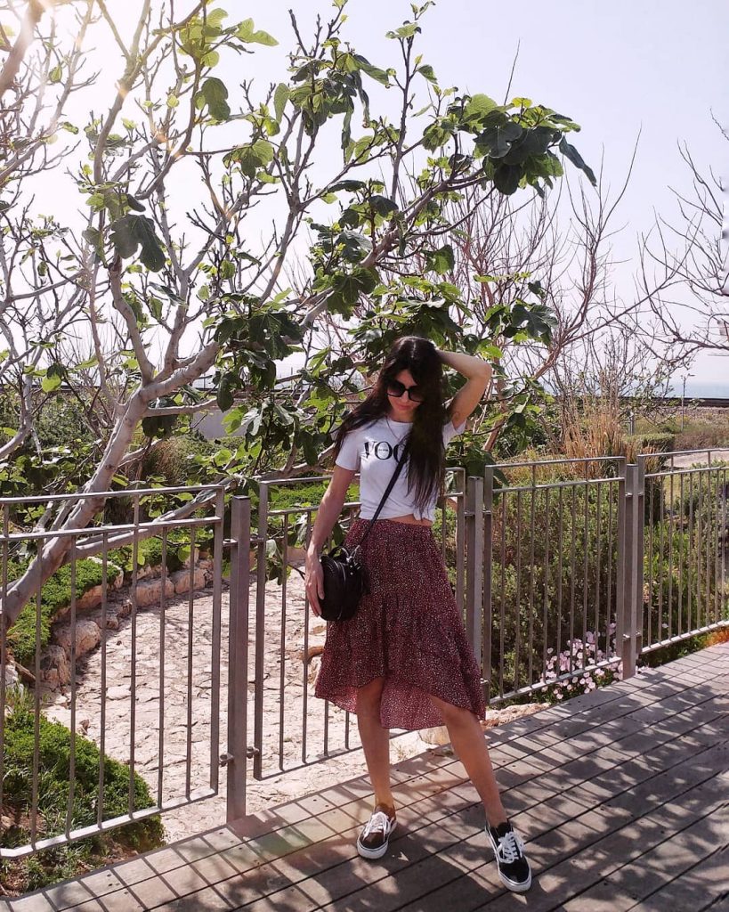 . . #girlspower #israelblogger #flowerstagram #instapic #haifa #travelblogger #vogue_magazine #brunette #israel #lifestyle #portrait&hellip;