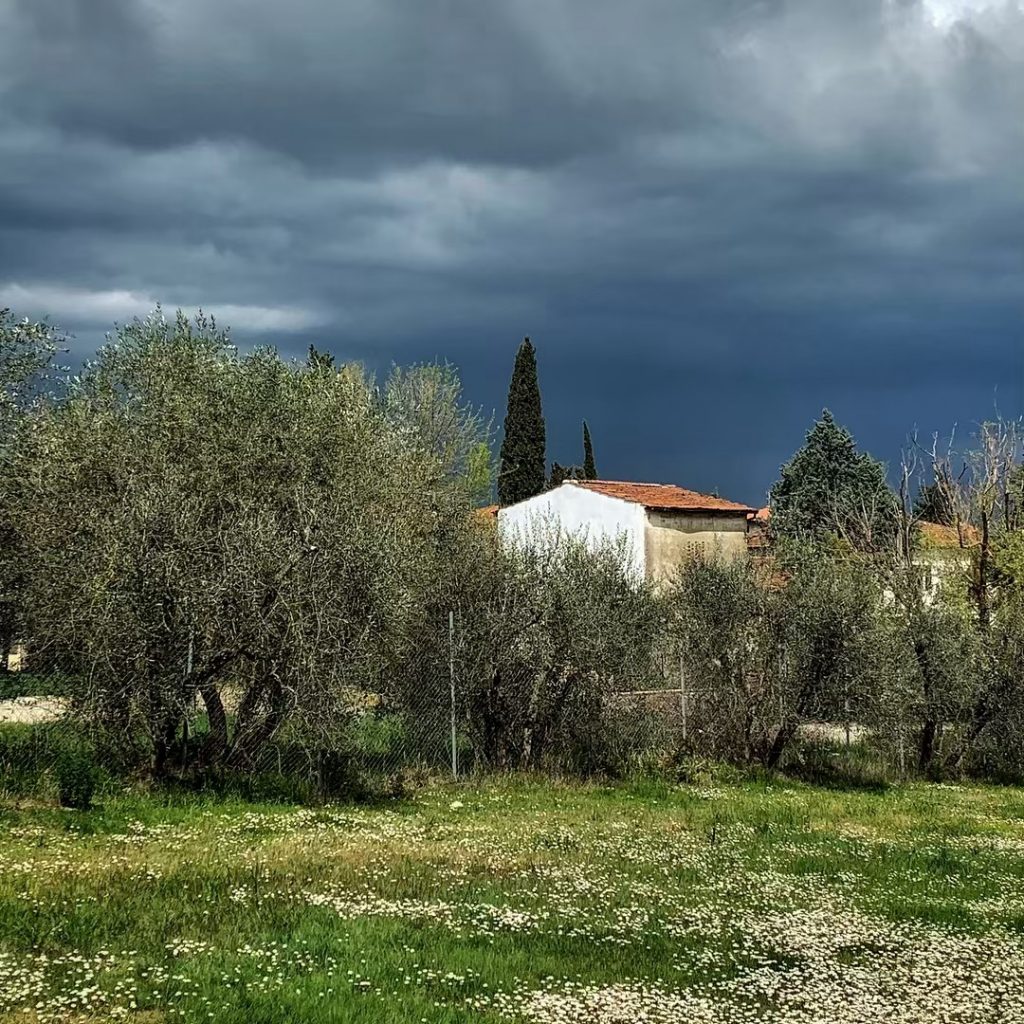 #fotartplgz #bnesimppl #traveldestinations_ig Edited with: @carbonblackandwhite _ #weather #skylovers #natureporn #amazing #skypainters #gf_daily #light&hellip;